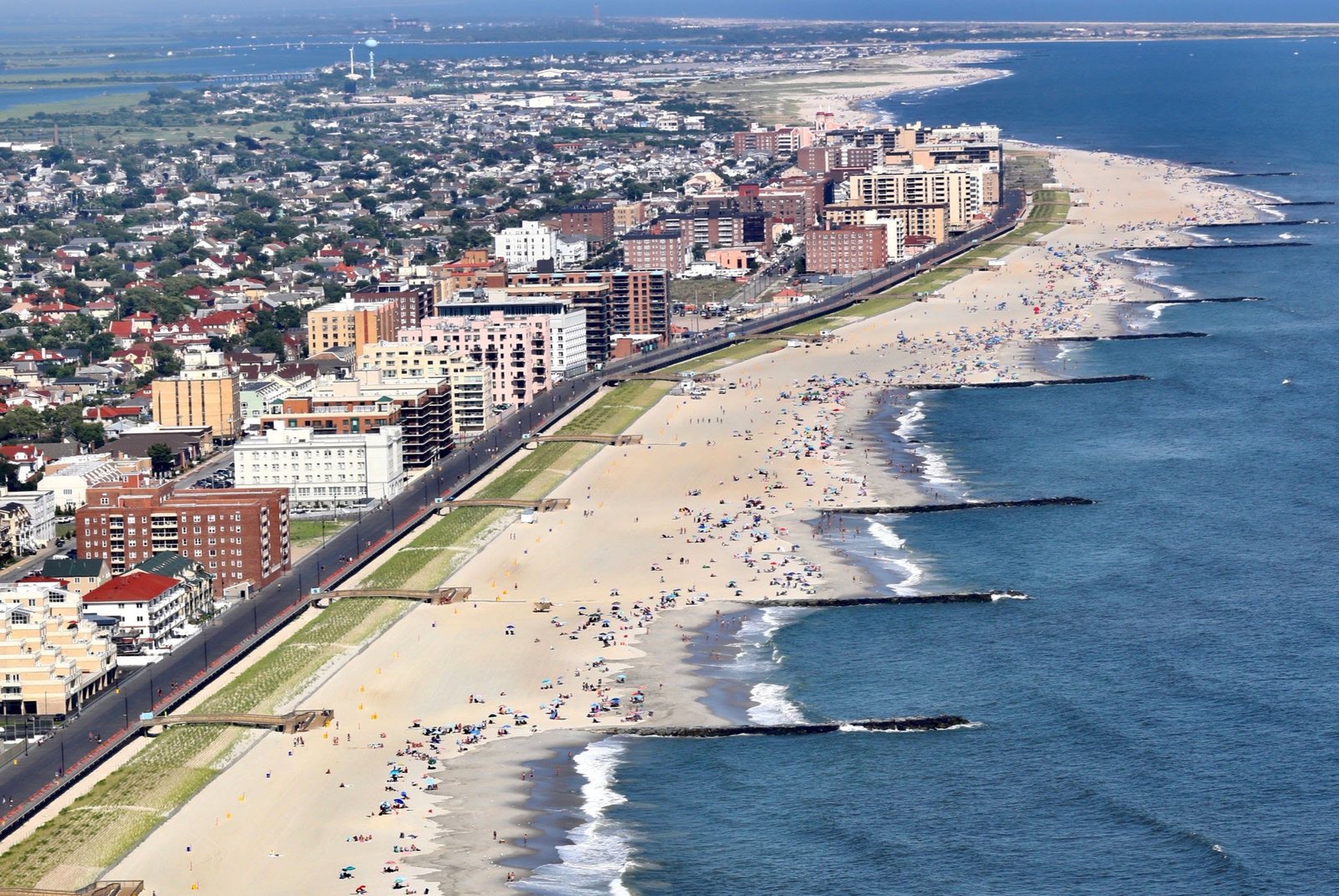 Oculoplastic Surgery USCE in Long Island, NY An image promoting an Oculoplastic Surgery U.S. Clinical Experience (USCE) in Long Island, NY, featuring the picturesque scenery of Long Island, highlighting the opportunities and experiences available in this program.